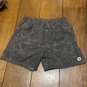 Vuori Men’s Size small camo athletic shorts